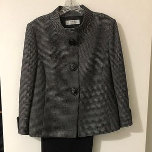 Women’s suit